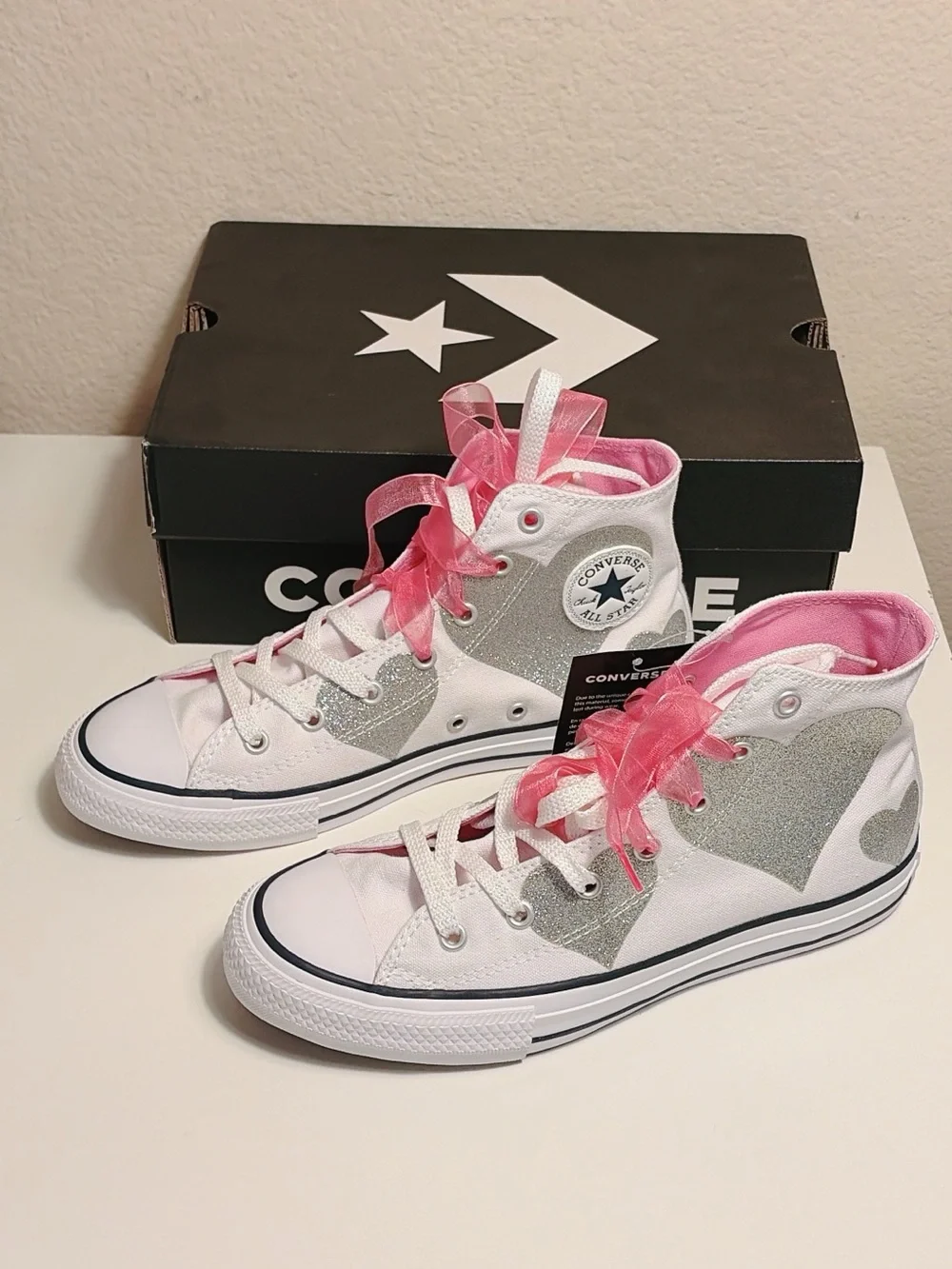 Converse G60971C Chuck Taylor All Star Hi Kids US 5 White Silver Hearts 2 Laces